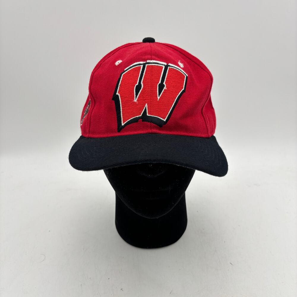 Vintage 90s Wisconsin Badgers Fitted Baseball Cap Size 7 1/4 Graffiti Bucky